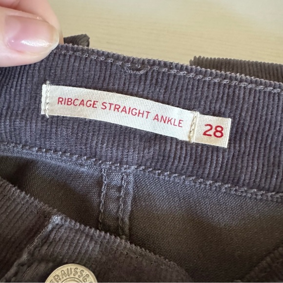 Levi’s | Corduroy Ribcage Straight Ankle Jeans - Picture 5 of 6